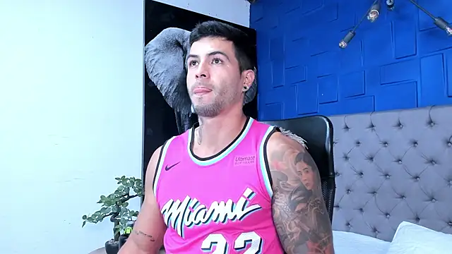 andres-clark92 online show from November 7, 2025, 5:50 pm