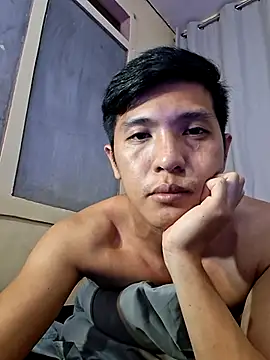 Snapshot of darryl_hugecok chatting on August 5, 2026, 10:42 am darryl hugecok online show from August 5, 2026, 10:42 am