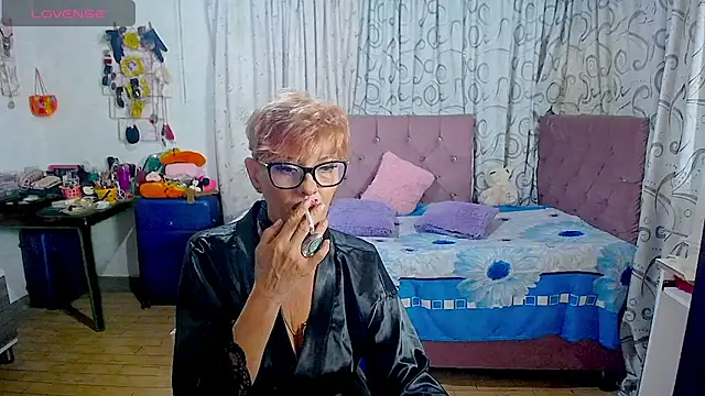 Snapshot of isabella-lips007 chatting on May 20, 2026, 2:19 am isabella-lips007 online show from May 20, 2026, 2:19 am