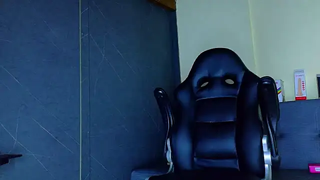 Snapshot of ALANNFERRER chatting on March 5, 2026, 10:12 am ALANNFERRER online show from March 5, 2026, 10:12 am