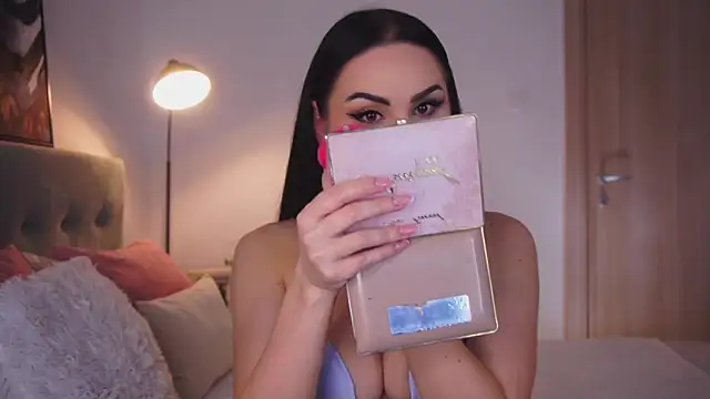 LauLaveau online show from February 8, 2026, 4:26 pm