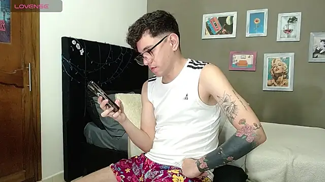 Snapshot of Matteo12_ chatting on July 16, 2026, 2:19 am Matteo12 online show from July 16, 2026, 2:19 am