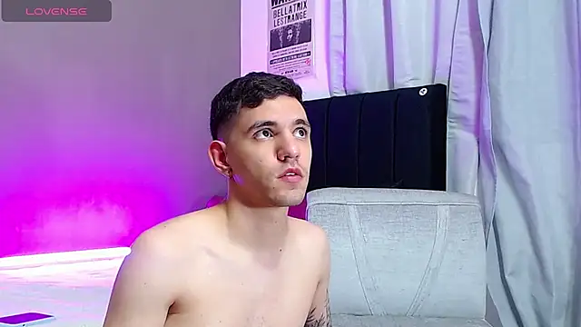 Snapshot of Matteo12_ chatting on November 6, 2025, 4:49 am Matteo12 online show from November 6, 2025, 4:49 am