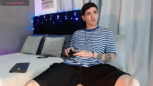 Matteo12  online show from November 26, 2025, 3:28 am