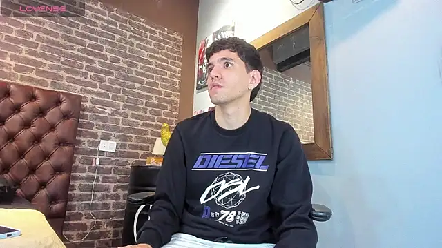 Snapshot of Matteo12_ chatting on October 23, 2025, 3:05 am Matteo12 online show from October 23, 2025, 3:05 am