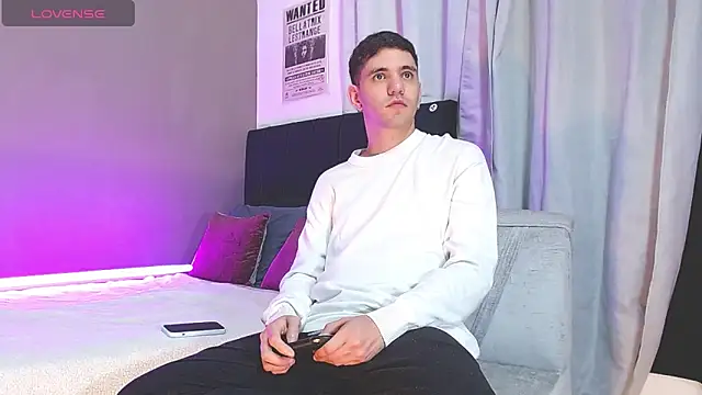 Snapshot of Matteo12_ chatting on November 11, 2025, 11:53 pm Matteo12 online show from November 11, 2025, 11:53 pm