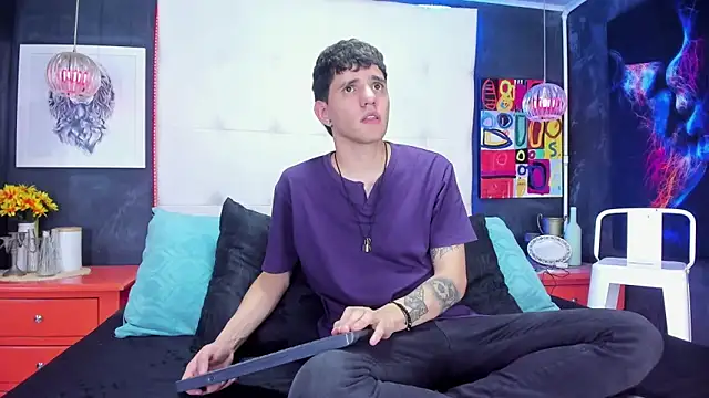 Snapshot of Matteo12_ chatting on October 21, 2025, 4:01 am Matteo12 online show from October 21, 2025, 4:01 am