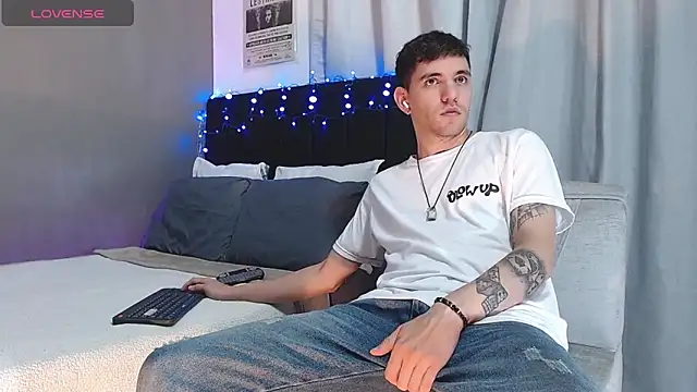 Snapshot of Matteo12_ chatting on November 20, 2025, 4:46 am Matteo12 online show from November 20, 2025, 4:46 am