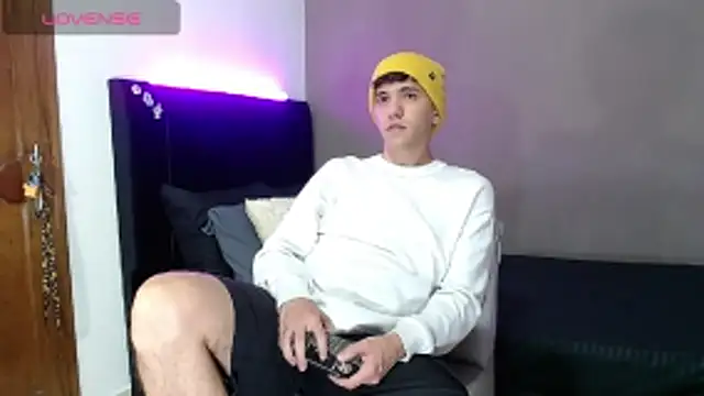 Matteo12  online show from March 7, 2026, 2:40 am