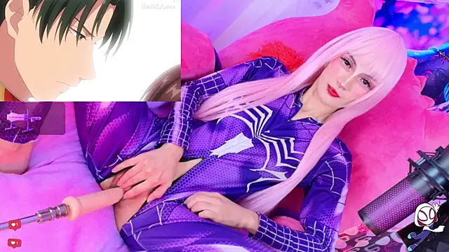 Snapshot of REM-- chatting on November 10, 2025, 1:38 pm REM-- online show from November 10, 2025, 1:38 pm