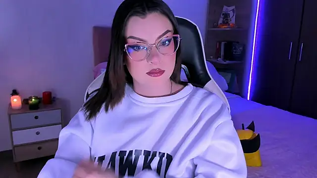 OphelianaRose33 online show from November 17, 2025, 8:02 pm