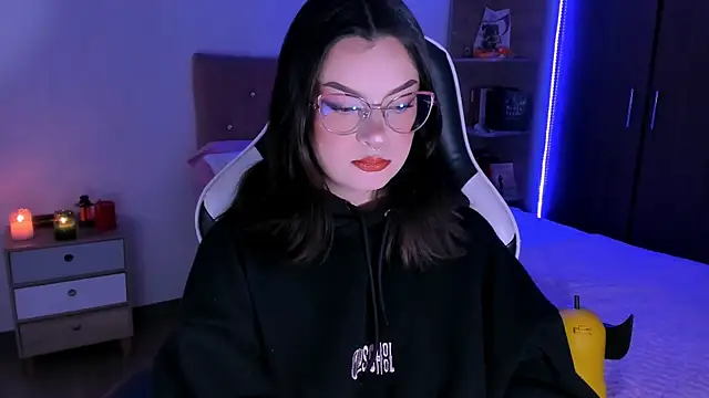 OphelianaRose33 online show from November 21, 2025, 9:58 pm