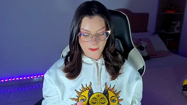 OphelianaRose33 online show from April 7, 2026, 1:57 pm