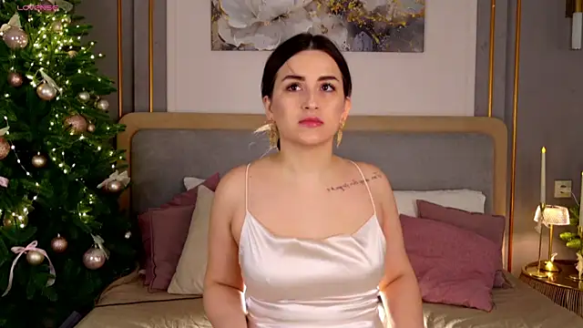 LanaElise online show from December 19, 2025, 6:05 am