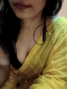 Snapshot of Divya_Bharti chatting on November 14, 2025, 4:10 pm Divya Bharti online show from November 14, 2025, 4:10 pm