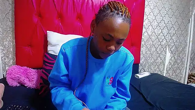 ItsMsBankss02 online show from November 7, 2025, 7:18 pm