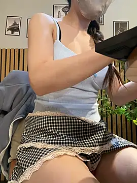 Linh 2004 online show from May 24, 2026, 6:13 am