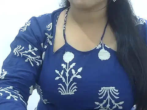 Snapshot of LIYO_ chatting on June 3, 2026, 5:52 am LIYO online show from June 3, 2026, 5:52 am