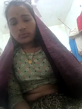 Snapshot of Hot_raaani chatting on December 15, 2025, 10:15 pm Hot raaani online show from December 15, 2025, 10:15 pm