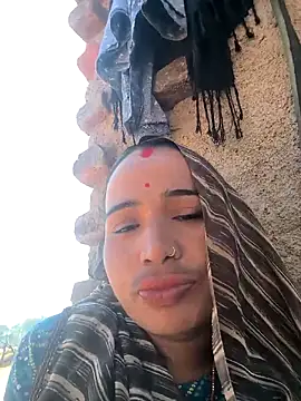 Hot raaani online show from December 18, 2025, 7:13 am