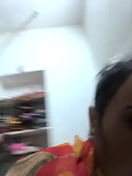 Hot raaani online show from December 20, 2025, 2:53 pm