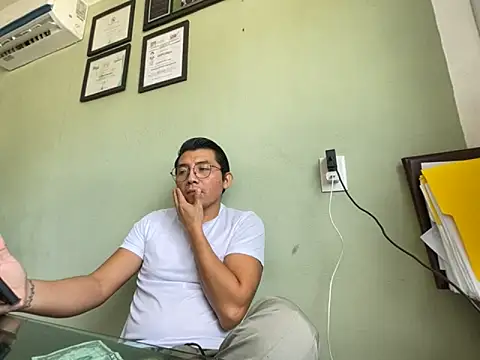 AlejXndroKD online show from October 18, 2025, 5:15 pm