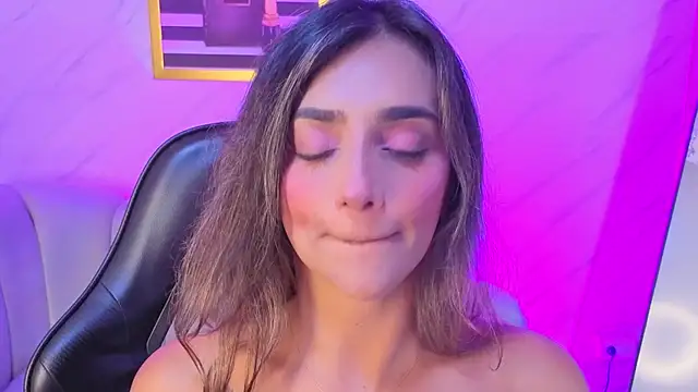 Snapshot of agatha_brooks_t chatting on July 14, 2026, 12:33 pm agatha brooks t online show from July 14, 2026, 12:33 pm