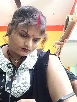 Snapshot of Hot_mirchjii chatting on November 6, 2025, 9:24 am Hot mirchjii online show from November 6, 2025, 9:24 am