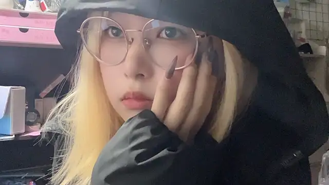 luna51888 online show from October 7, 2025, 3:13 pm