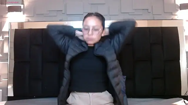 katalina07 1 online show from October 11, 2025, 4:08 pm