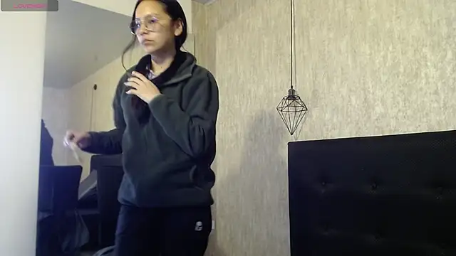 katalina07 1 online show from November 19, 2025, 1:33 pm