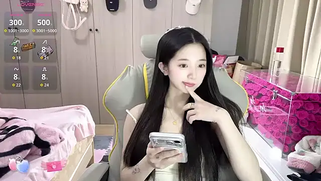 Snapshot of OiOi-666 chatting on February 9, 2026, 11:41 am OiOi-666 online show from February 9, 2026, 11:41 am