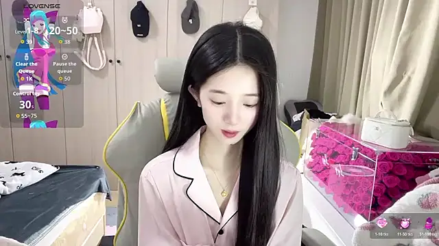 Snapshot of OiOi-666 chatting on March 6, 2026, 12:44 pm OiOi-666 online show from March 6, 2026, 12:44 pm