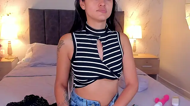 Snapshot of Emilly_Beaumont chatting on June 25, 2026, 12:43 pm Emilly Beaumont online show from June 25, 2026, 12:43 pm