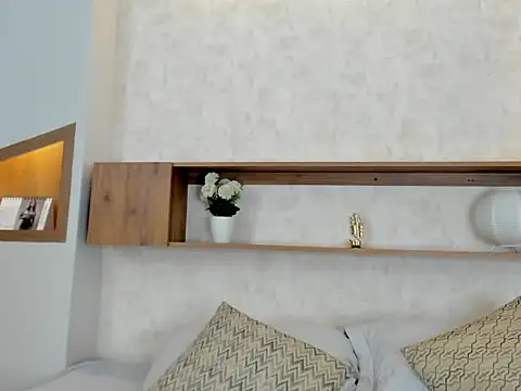 Snapshot of Emilly_Beaumont chatting on June 8, 2026, 1:22 pm Emilly Beaumont online show from June 8, 2026, 1:22 pm