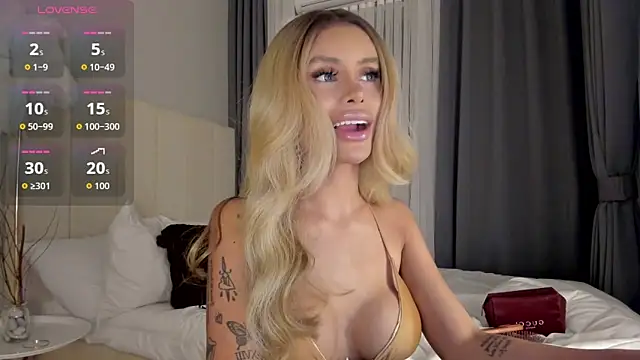 LUUVRRI 21 online show from May 8, 2026, 4:11 pm