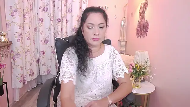 Snapshot of MyLovOne chatting on August 7, 2026, 12:22 pm MyLovOne online show from August 7, 2026, 12:22 pm