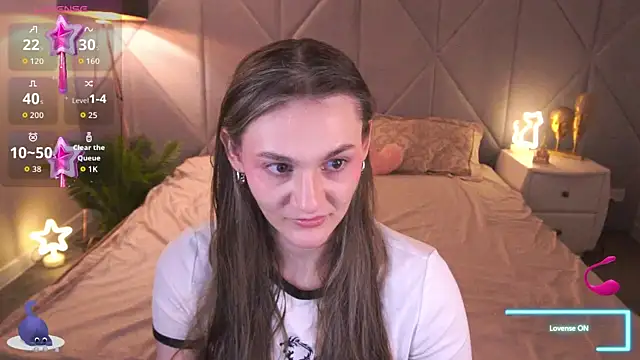 DiamondGoldie online show from November 18, 2025, 8:45 pm