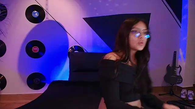 Snapshot of Lilith_and_Khloe chatting on October 18, 2025, 11:23 am Lilith and Khloe online show from October 18, 2025, 11:23 am