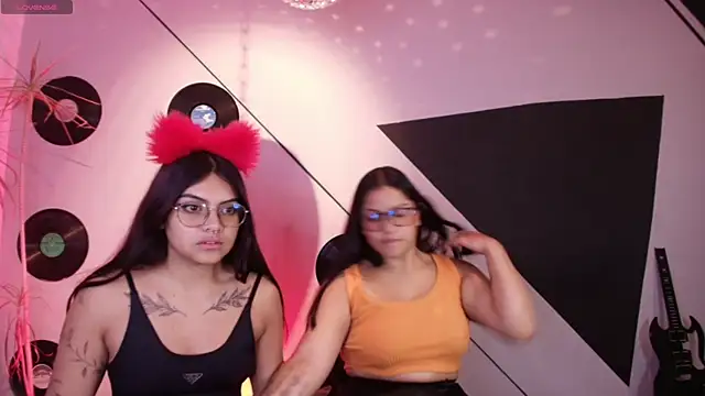 Snapshot of Lilith_and_Khloe chatting on September 24, 2025, 11:28 am Lilith and Khloe online show from September 24, 2025, 11:28 am