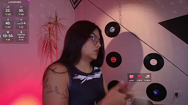 Snapshot of Lilith_and_Khloe chatting on October 2, 2025, 11:24 am Lilith and Khloe online show from October 2, 2025, 11:24 am