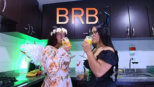 Snapshot of Lilith_and_Khloe chatting on November 12, 2025, 11:25 am Lilith and Khloe online show from November 12, 2025, 11:25 am