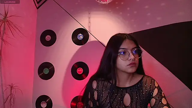 Snapshot of Lilith_and_Khloe chatting on October 3, 2025, 11:23 am Lilith and Khloe online show from October 3, 2025, 11:23 am