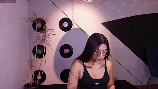 Snapshot of Lilith_and_Khloe chatting on November 9, 2025, 11:25 am Lilith and Khloe online show from November 9, 2025, 11:25 am