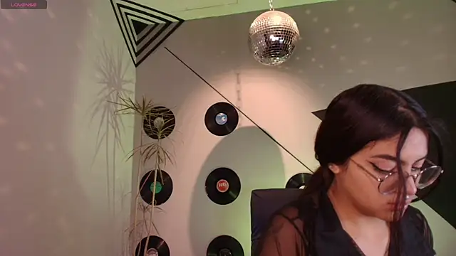 Snapshot of Lilith_and_Khloe chatting on October 19, 2025, 11:24 am Lilith and Khloe online show from October 19, 2025, 11:24 am