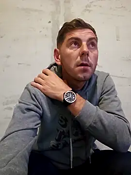 Alex-andru88 online show from October 12, 2025, 2:07 pm