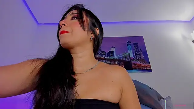 eva rain  online show from October 31, 2025, 10:05 pm