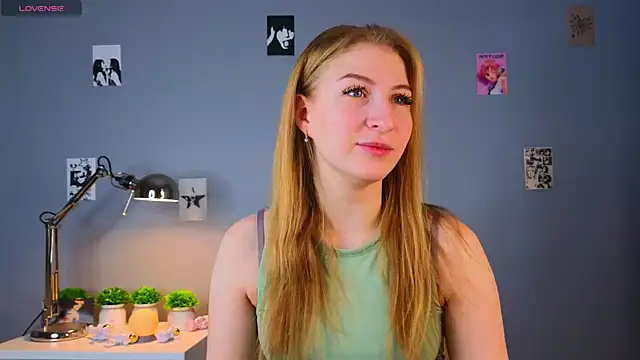 Snapshot of LorettaGladman chatting on October 16, 2025, 4:21 am LorettaGladman online show from October 16, 2025, 4:21 am