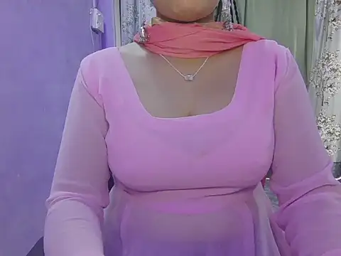 Snapshot of Naina_007 chatting on October 28, 2025, 10:14 am Naina 007 online show from October 28, 2025, 10:14 am