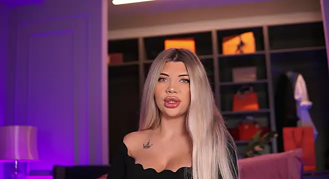 Snapshot of Monique_Celeste chatting on October 15, 2025, 3:16 am Monique Celeste online show from October 15, 2025, 3:16 am